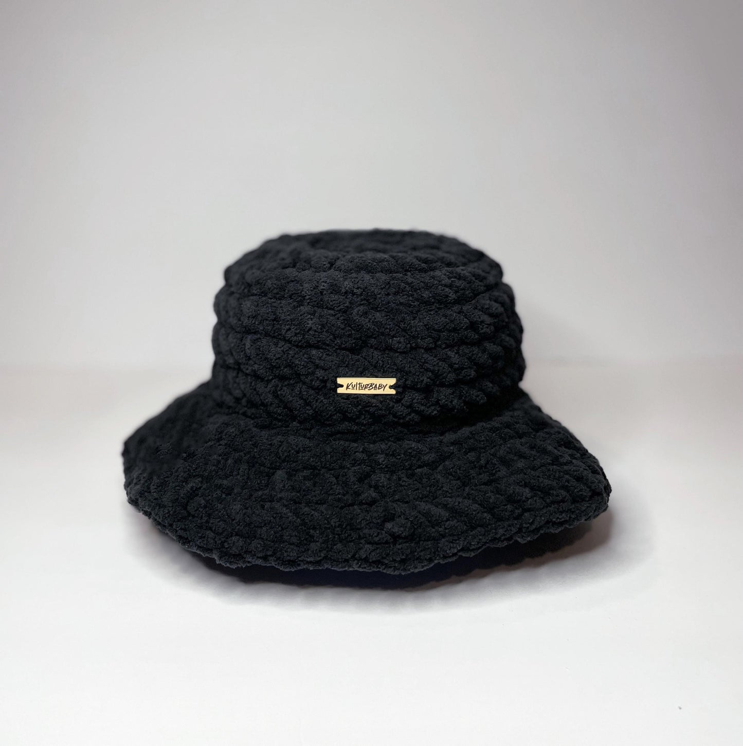 Handmade Crochet Bucket Hat – Soft & Stylish with Gold Metal Logo Tag – Baby